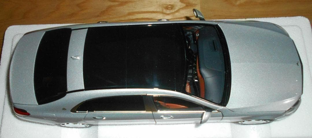 オートアート　1/18　メルセデス　マイバッハ　S600