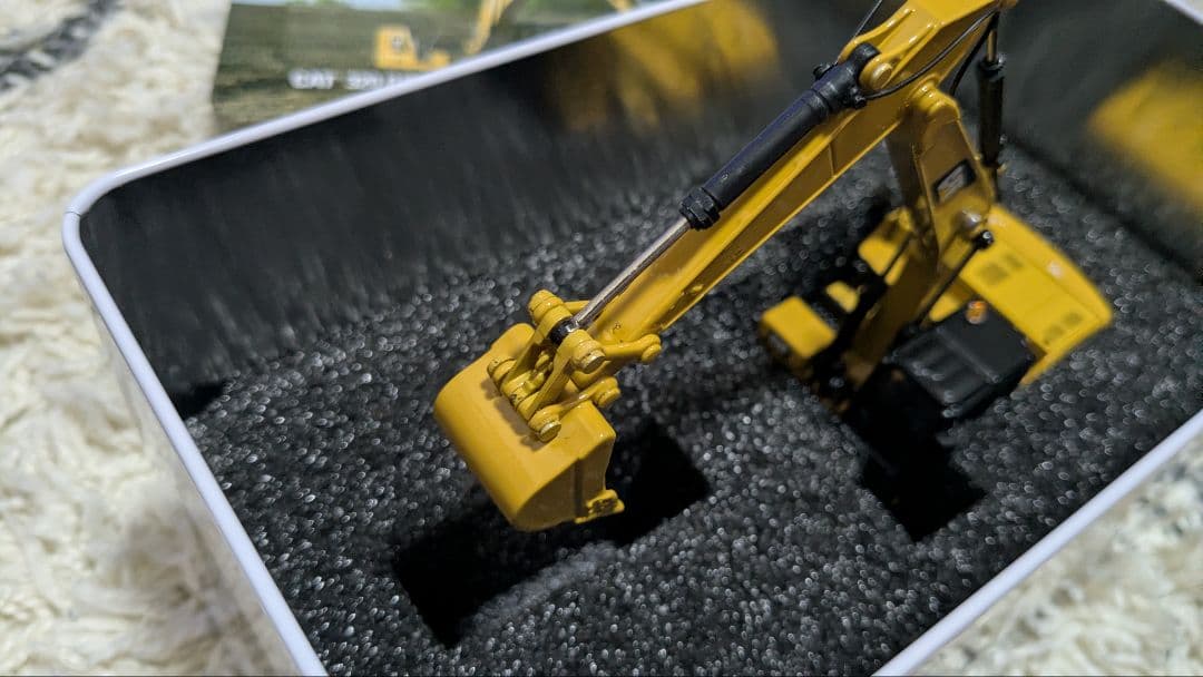 CAT 320 油圧ショベル 1:50スケール 限定版　移動式クレーン仕様