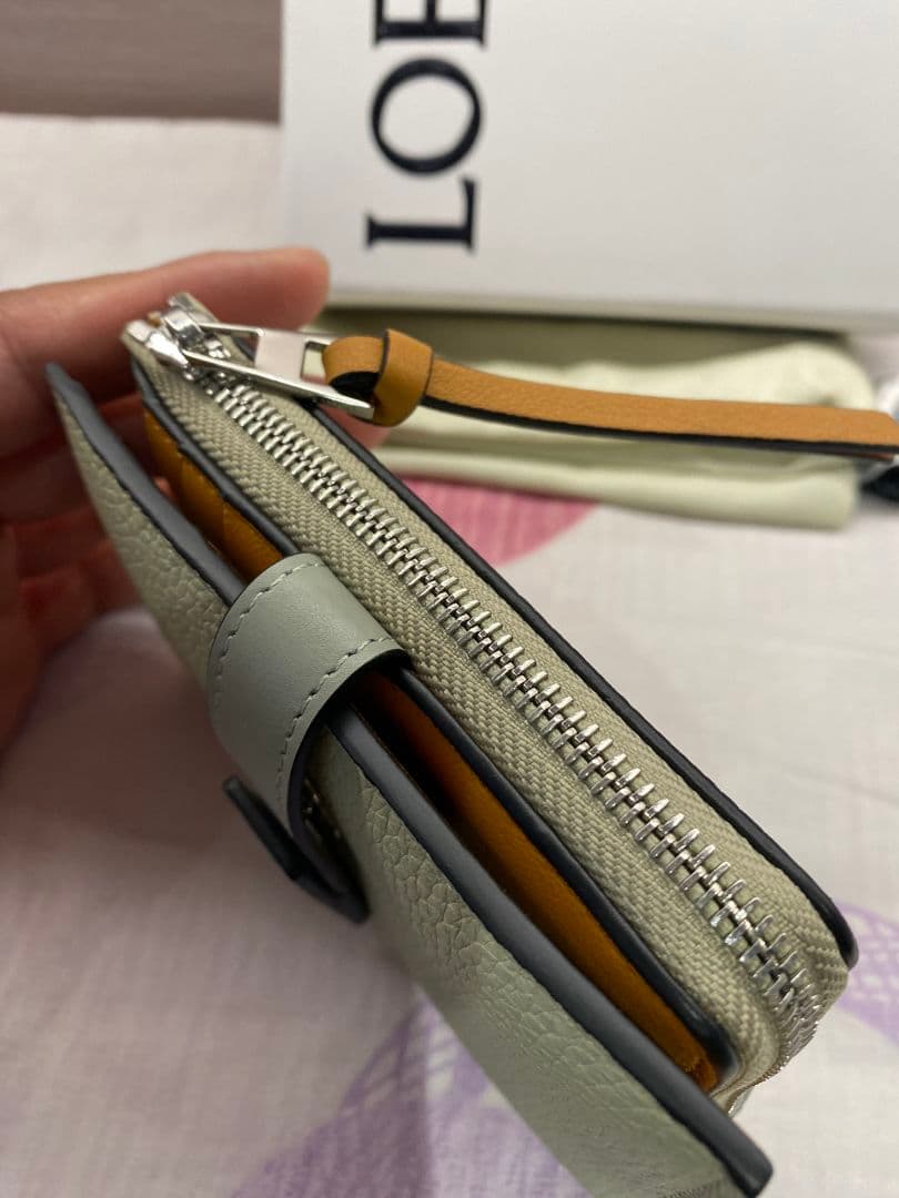 美品　ロエベ　LOEWE 二つ折り財布