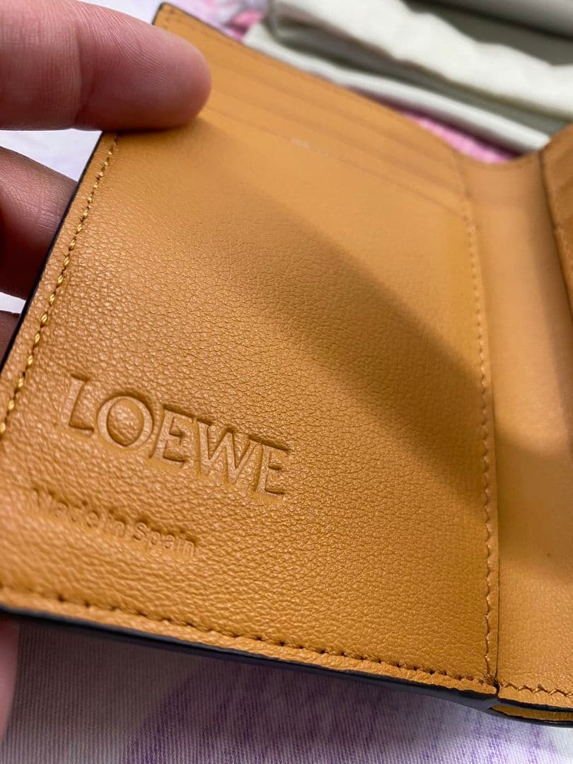 美品　ロエベ　LOEWE 二つ折り財布