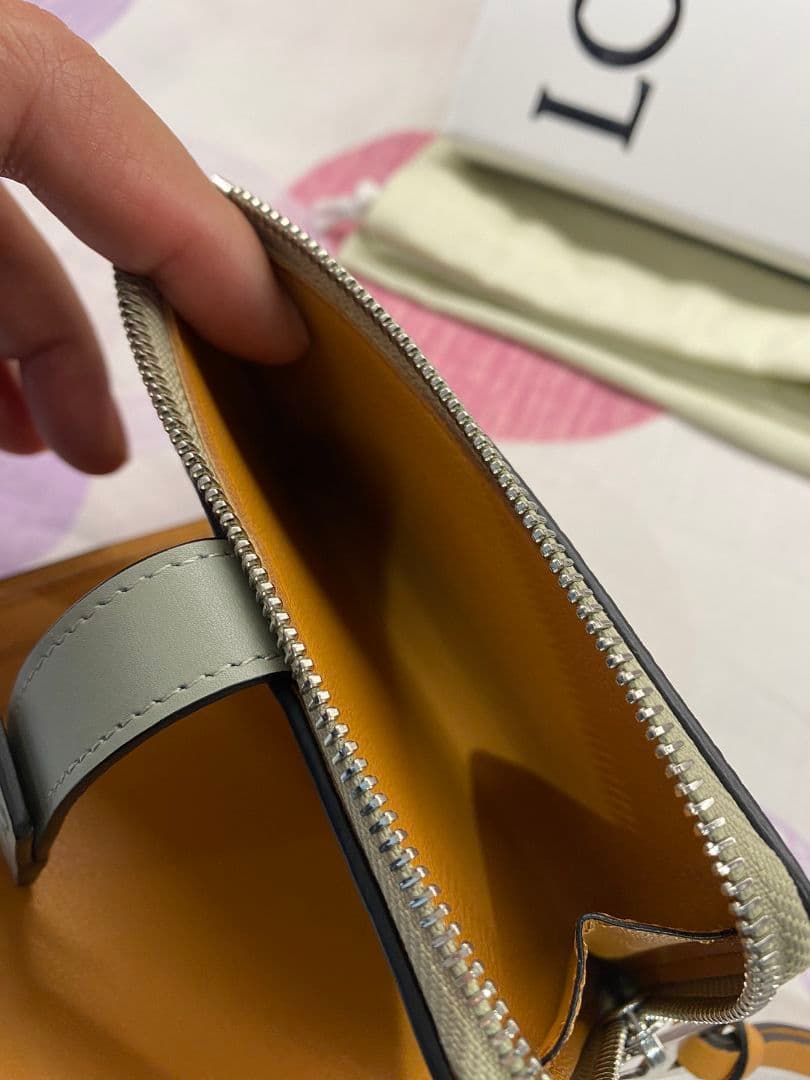 美品　ロエベ　LOEWE 二つ折り財布