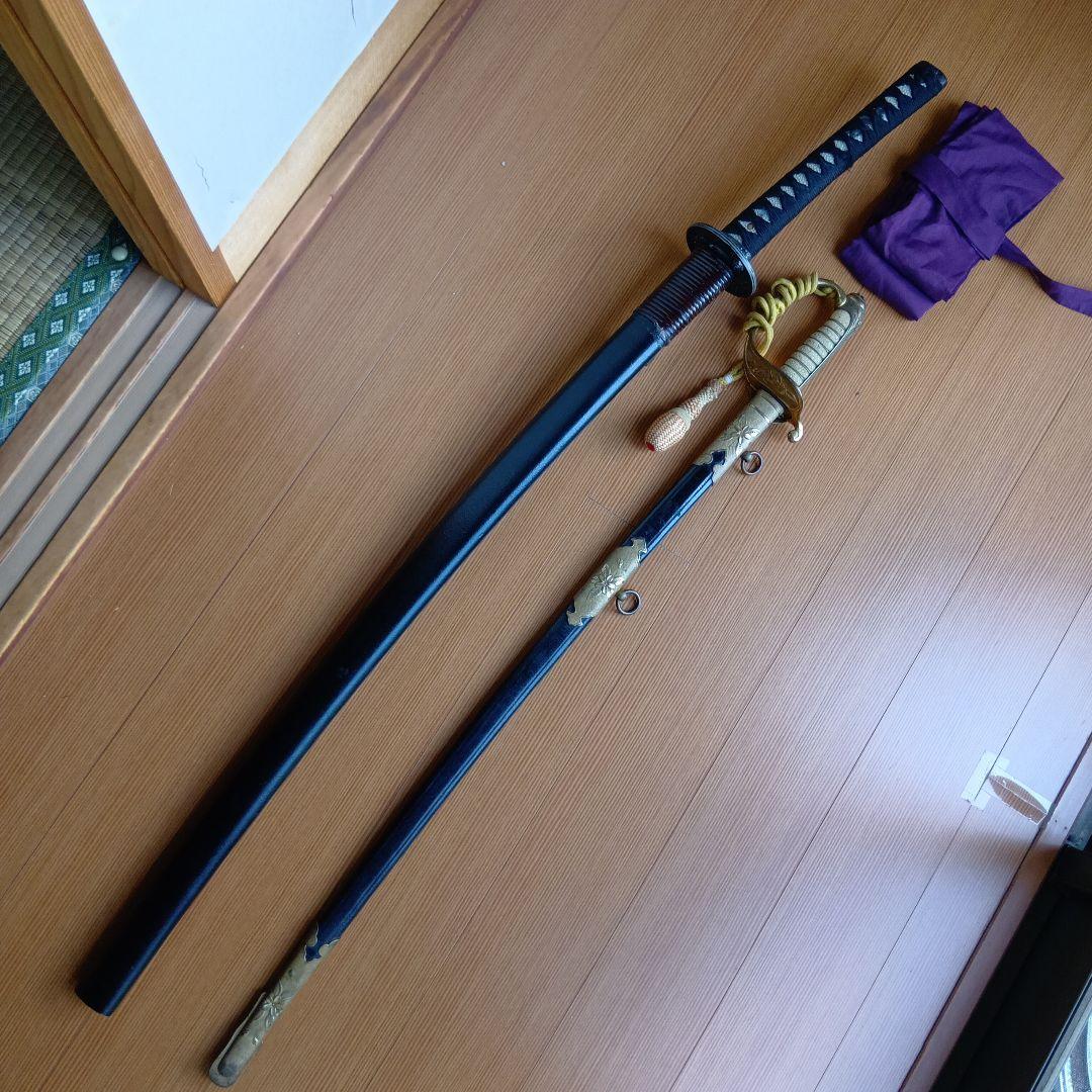 模造刀2口セット１口は居合刀1口は旧海軍儀礼刀.指揮用サーベル型模造刀