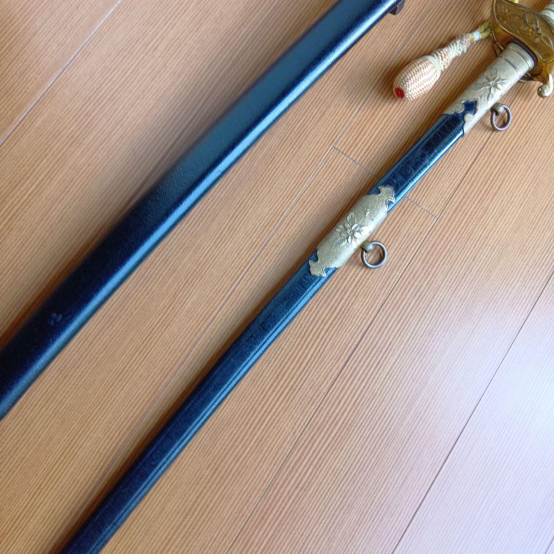 模造刀2口セット１口は居合刀1口は旧海軍儀礼刀.指揮用サーベル型模造刀