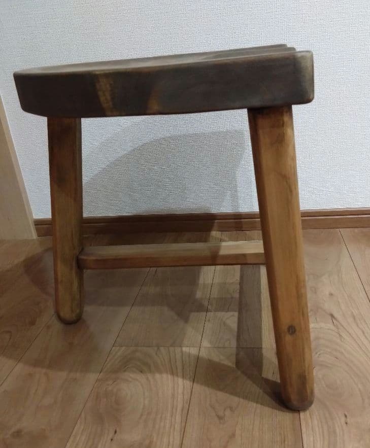 檜の半丸椅子(85)　値下げ❕大変座りやすく、つるつるに仕上げ、アンティーク調