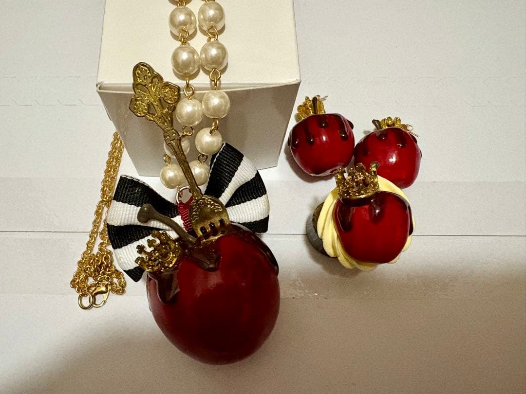 HEXENHAUS ハンドメイド　フェイクスイーツ　アクセサリー　りんご