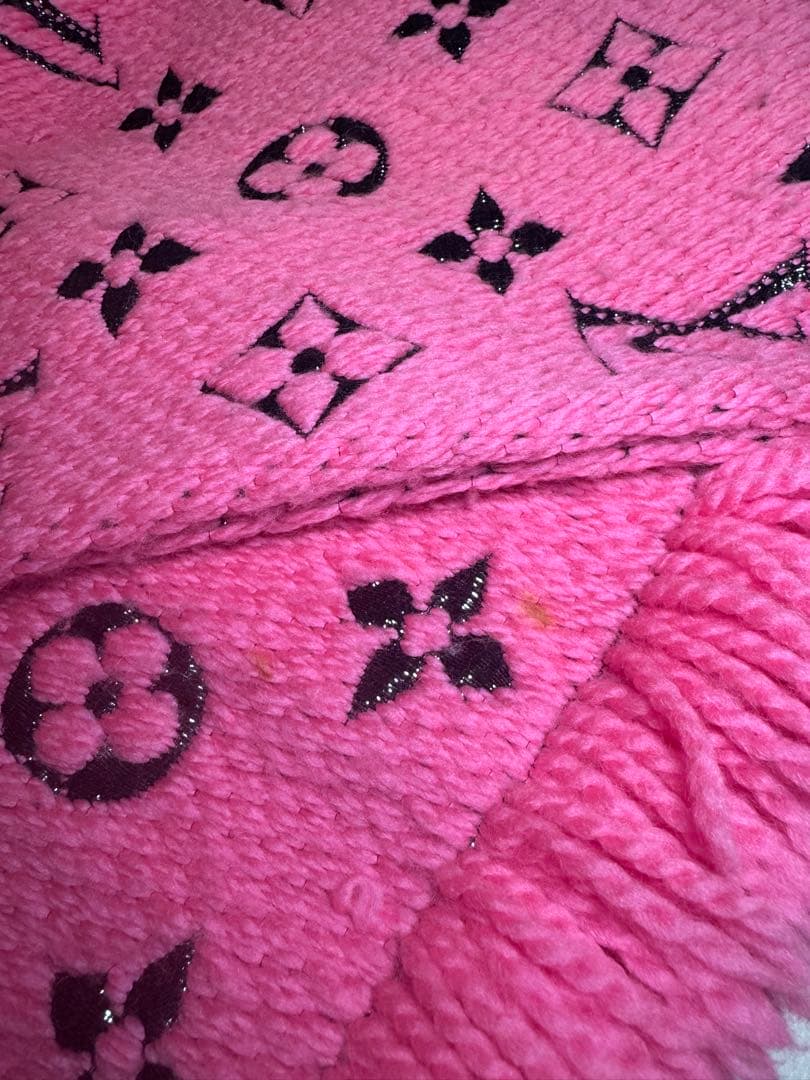 ピンク ロゴ入り ニットマフラー フリンジ付き