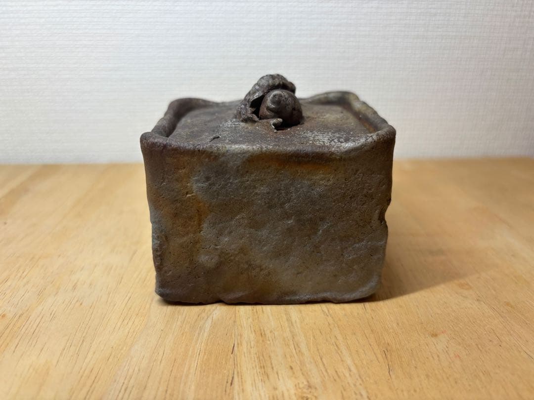 ㊷備前焼 宝瓶 登り窯 蟹(かに)とタニシ(貝)手びねり4角 急須