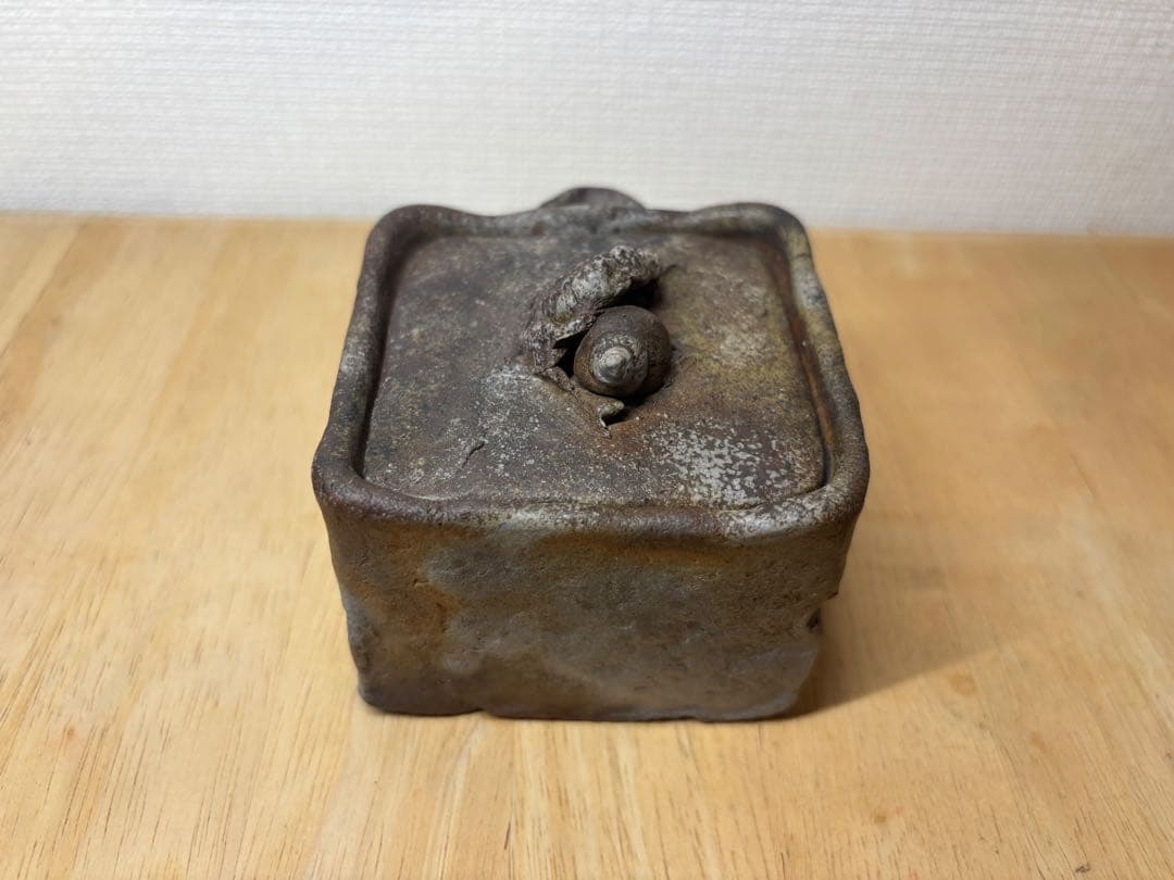 ㊷備前焼 宝瓶 登り窯 蟹(かに)とタニシ(貝)手びねり4角 急須