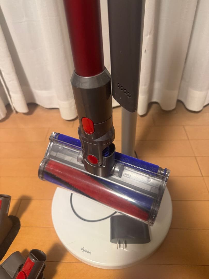 【動作品】 dyson V11 Fluffy+　sv14FFCOM スタンド付き