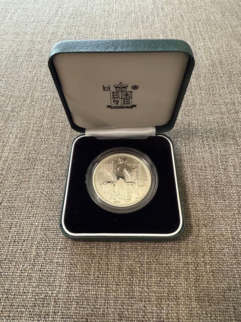 2001年 ブリタニアとライオン 1オンス 2ポンド 銀貨