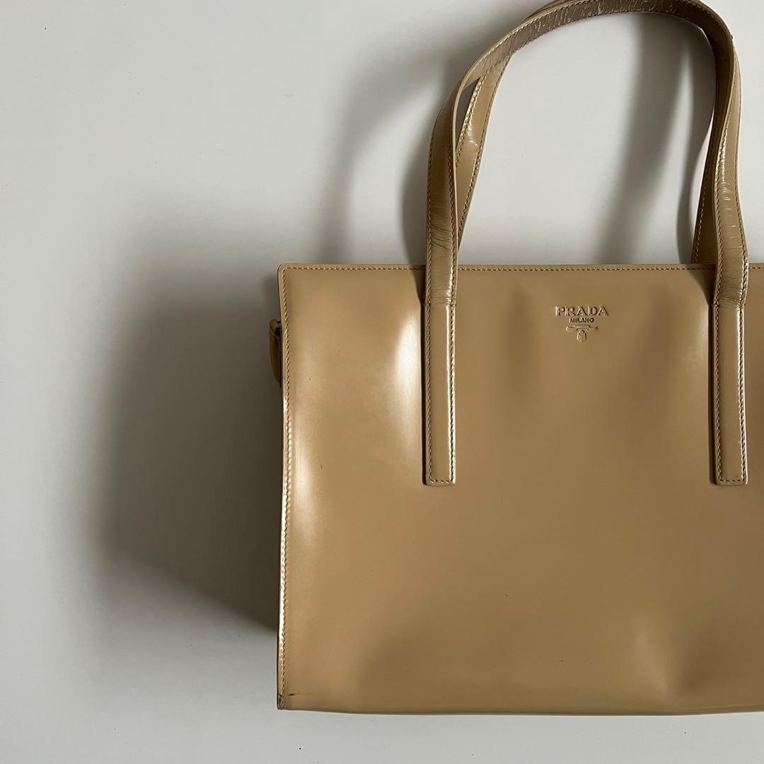 バッグ PRADA ENAMEL PATENT LOGO TOTE HAND BAG