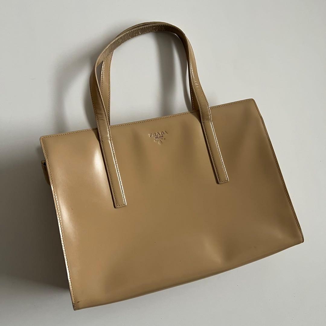 バッグ PRADA ENAMEL PATENT LOGO TOTE HAND BAG
