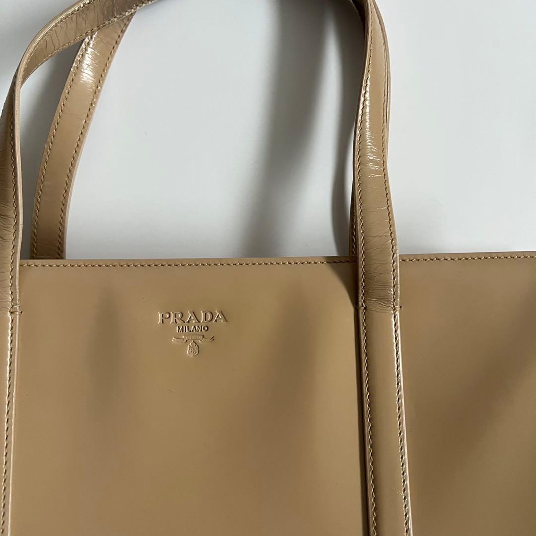 バッグ PRADA ENAMEL PATENT LOGO TOTE HAND BAG
