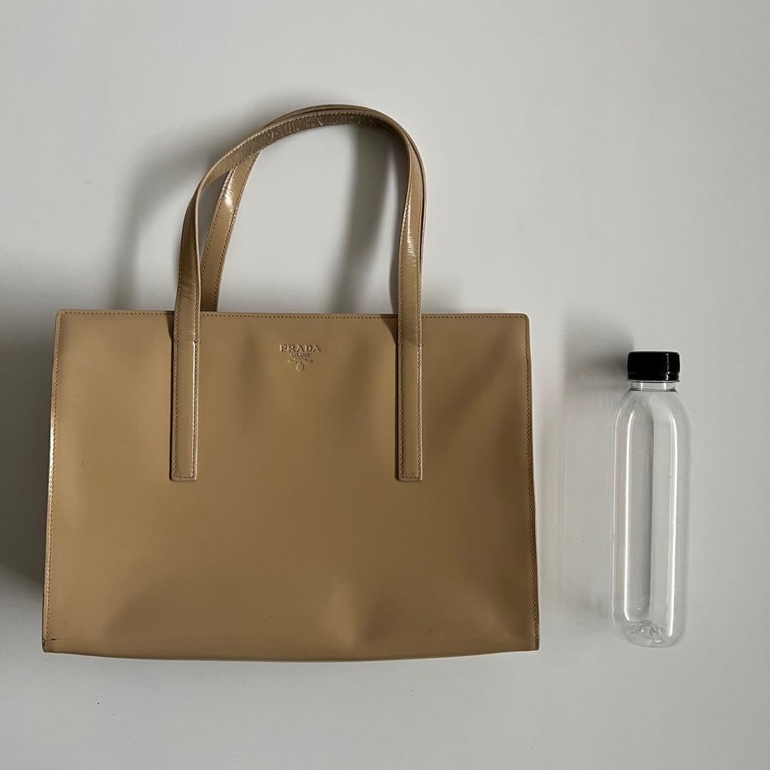 バッグ PRADA ENAMEL PATENT LOGO TOTE HAND BAG