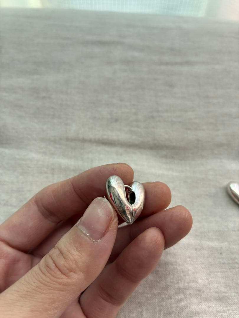 ANNIKA INEZ ハートフープピアスS