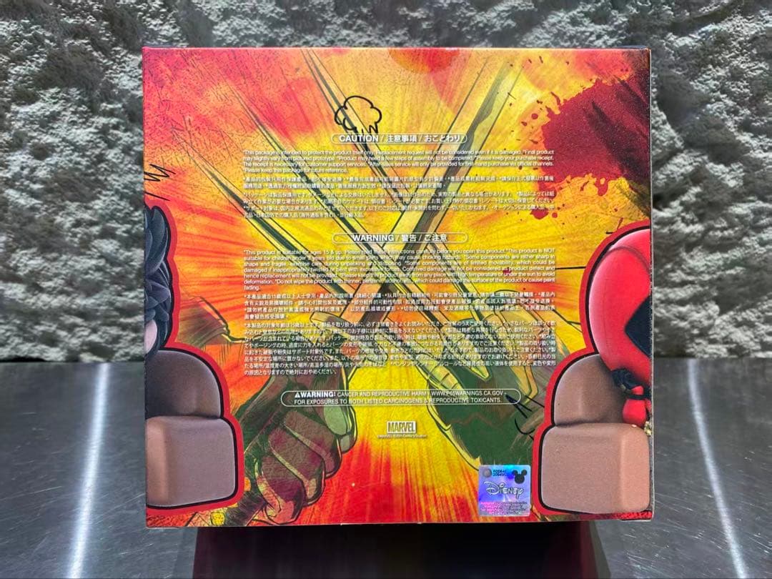 ホットトイズ コスベイビー デッドプール&ウルヴァリン on sofa