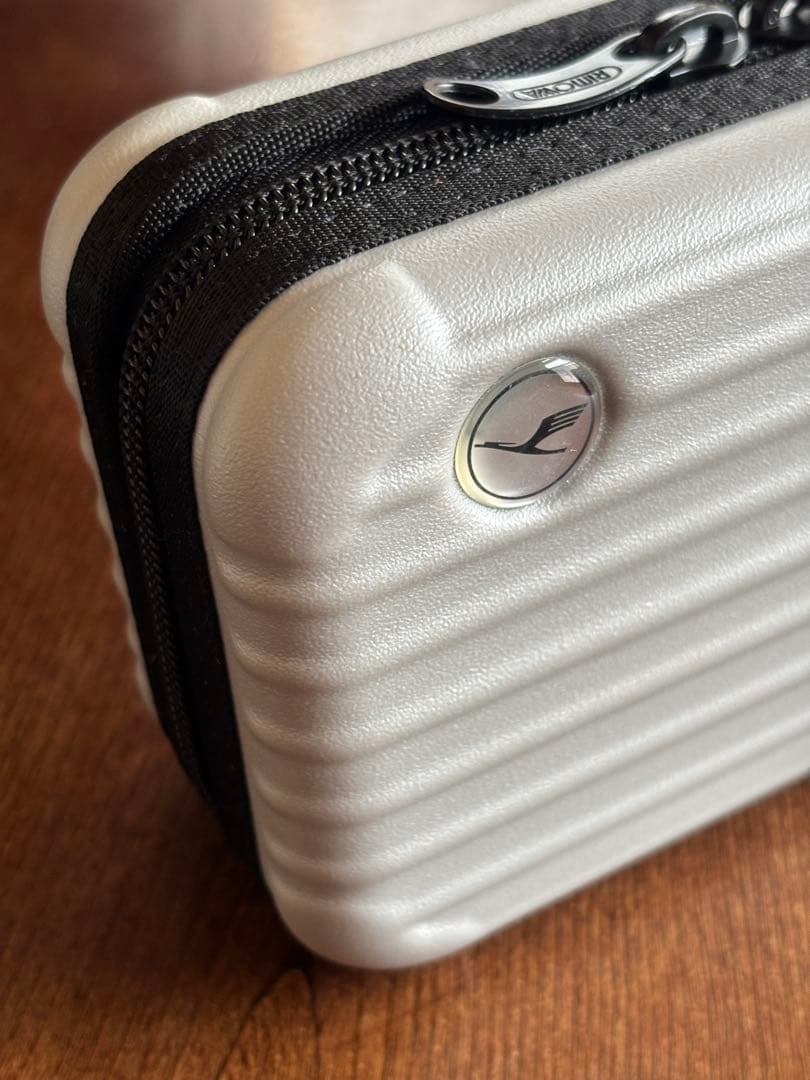 [希少色]ホワイトシルバーRIMOWA ルフトハンザ×リモワ アメニティ　ポーチ