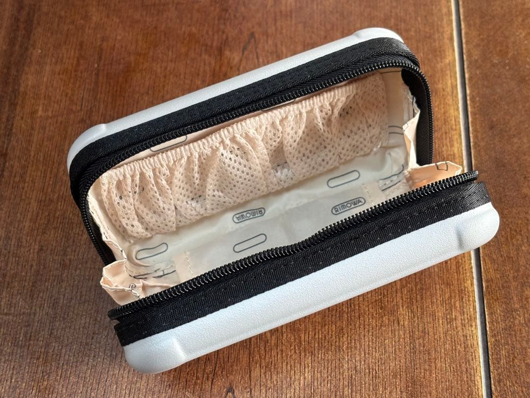 [希少色]ホワイトシルバーRIMOWA ルフトハンザ×リモワ アメニティ　ポーチ