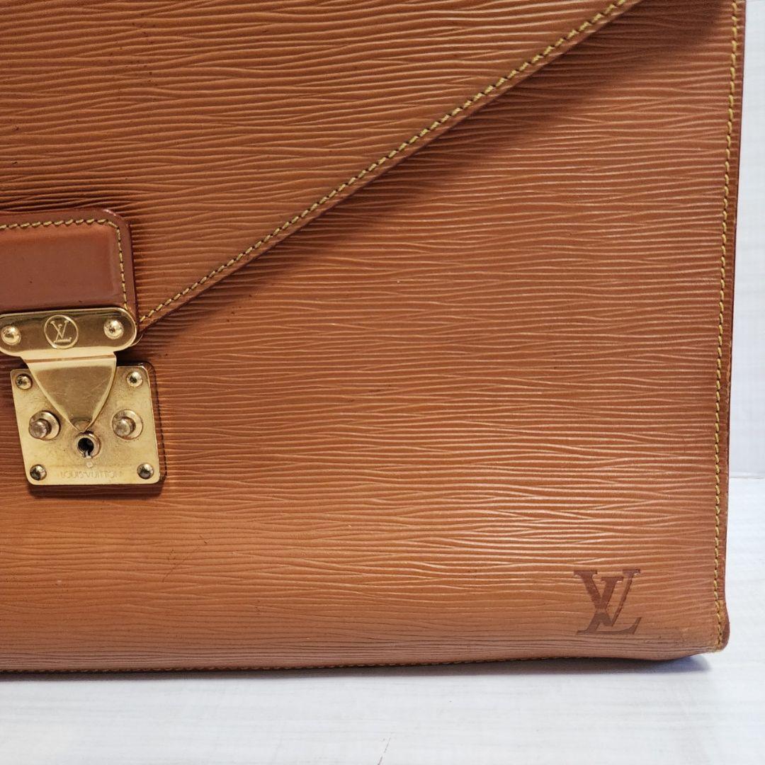 ルイヴィトン セルヴィエットコンセイエ エピ ビジネスバッグ 鞄 ハンドバッグ