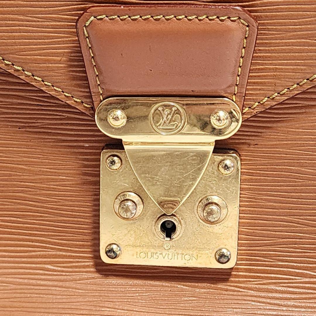 ルイヴィトン セルヴィエットコンセイエ エピ ビジネスバッグ 鞄 ハンドバッグ