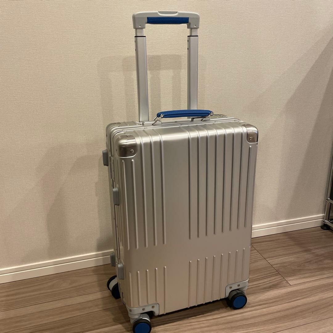 Innovator Sterling SILVER キャリーケース 36L