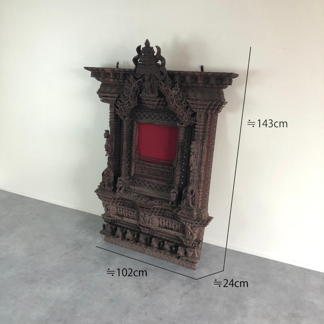 ピーコックウィンドウ　アジア伝統様式の壁掛け型フレーム