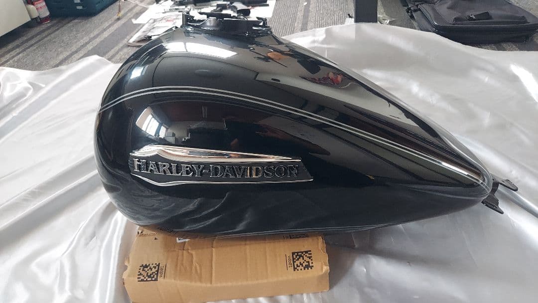 ハーレーダビッドソン 純正ブラックタンク　FLHX FLTR