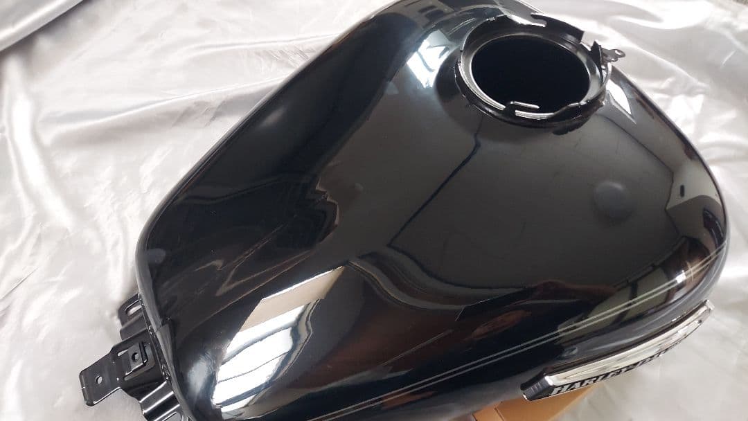 ハーレーダビッドソン 純正ブラックタンク　FLHX FLTR