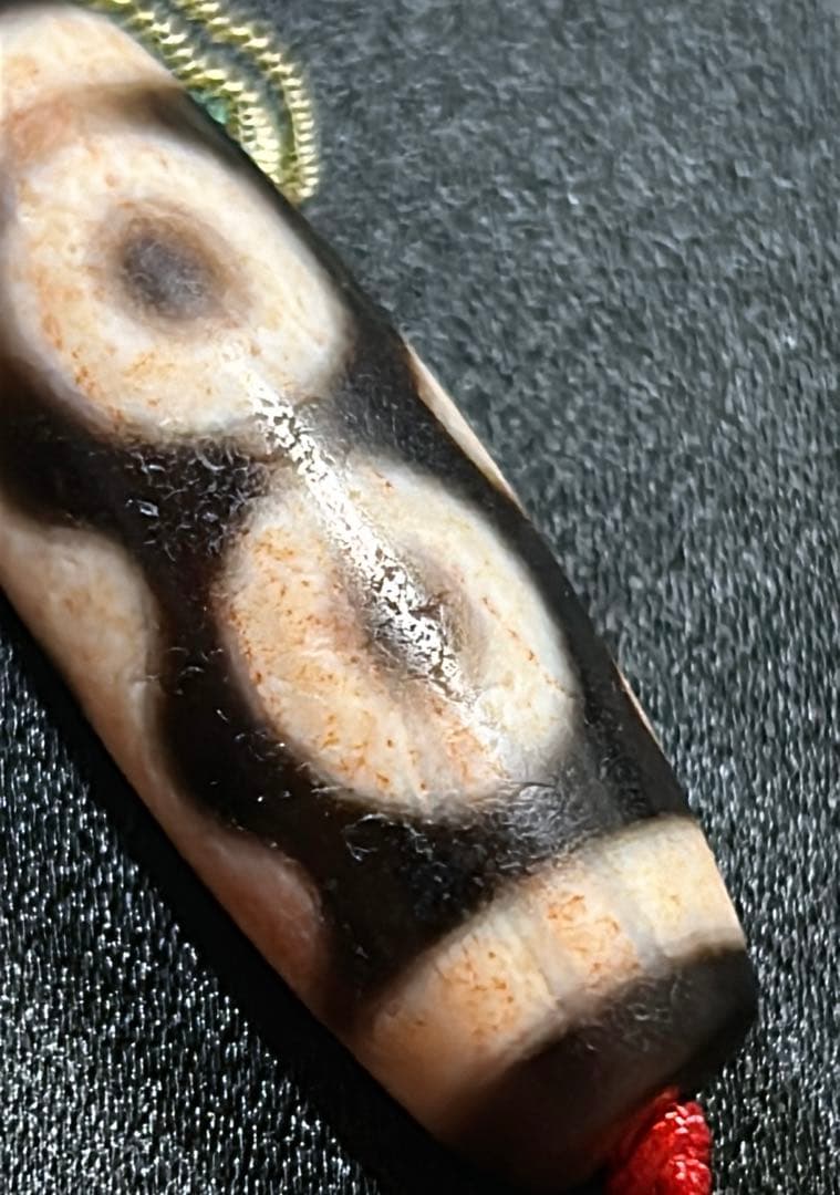 三眼天珠　朱砂　老天珠　台湾至純天珠／送料込　匿名発送／チベット　天珠　お守り