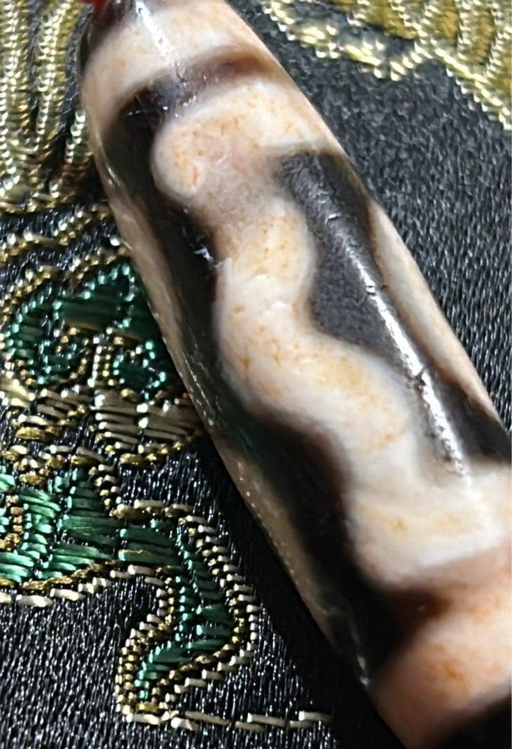 三眼天珠　朱砂　老天珠　台湾至純天珠／送料込　匿名発送／チベット　天珠　お守り