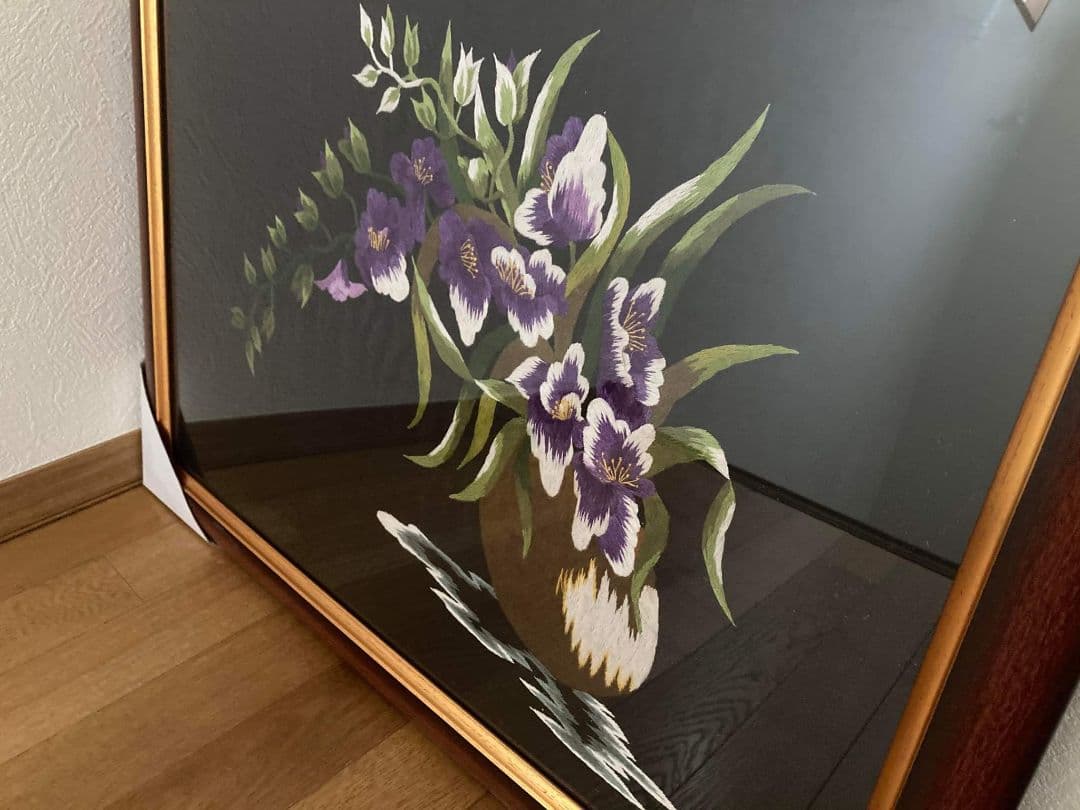 刺繍の絵、半額で。