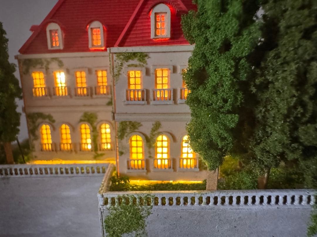 ヘ*ン様 紅の豚　ホテルアドリアーノ　ジオラマ完成品 ケース付き　電飾加工