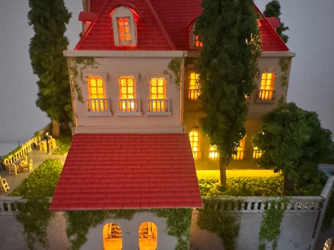 ヘ*ン様 紅の豚　ホテルアドリアーノ　ジオラマ完成品 ケース付き　電飾加工