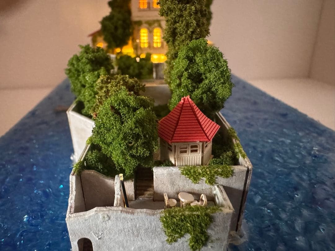 ヘ*ン様 紅の豚　ホテルアドリアーノ　ジオラマ完成品 ケース付き　電飾加工