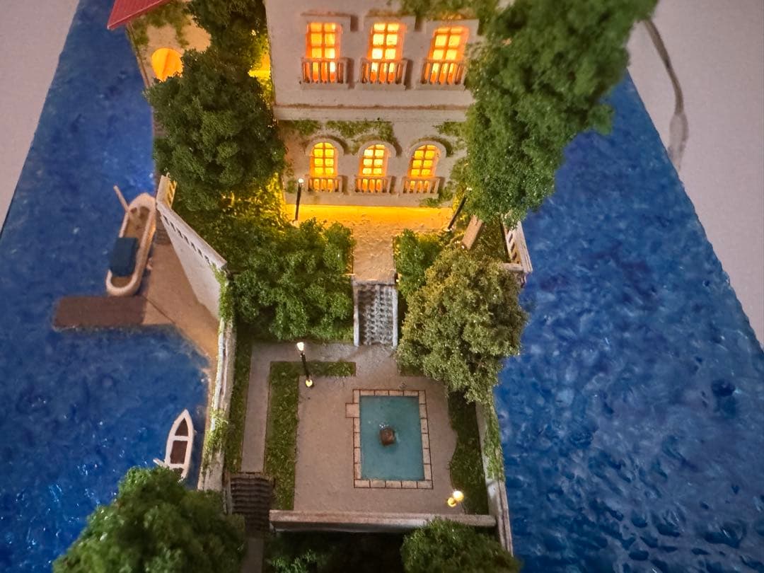 ヘ*ン様 紅の豚　ホテルアドリアーノ　ジオラマ完成品 ケース付き　電飾加工