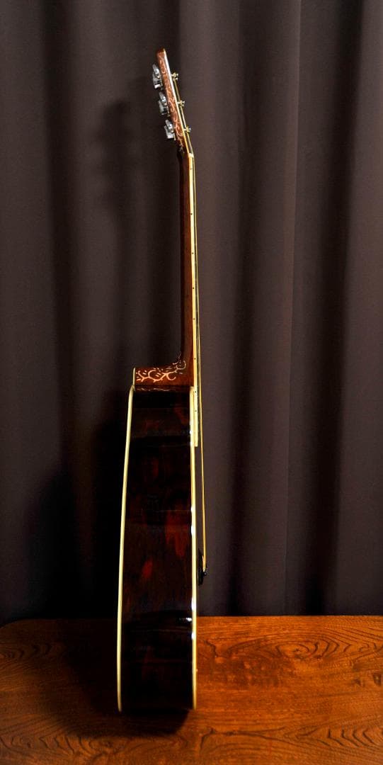 ★MORRIS Wシリーズの華やかな場面で演出を高める【彫刻装飾ギター】