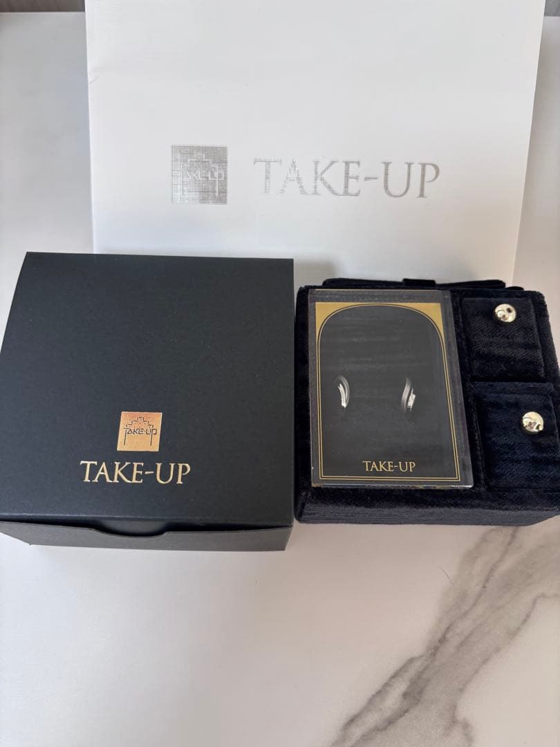 テイクアップ　ヒネリツインフープM　WG ホワイトゴールド K14/K10