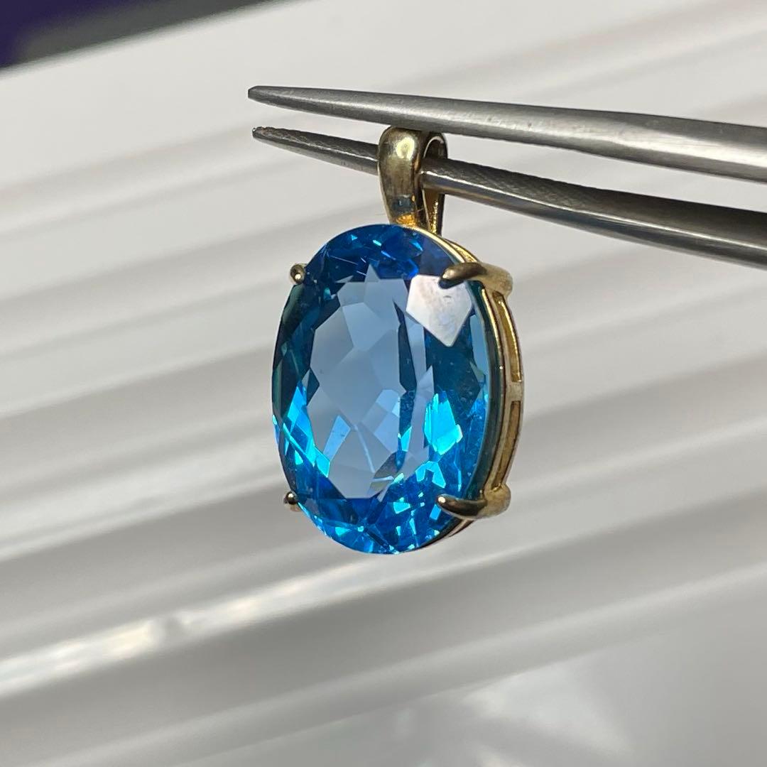 リ*ィ様 【高品質】スイスブルートパーズ　ペンダントトップ推定16ct