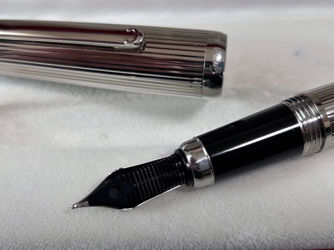 【Cartier】万年筆 ルイ カルティエ プラチナフィニッシュ ゴドロン