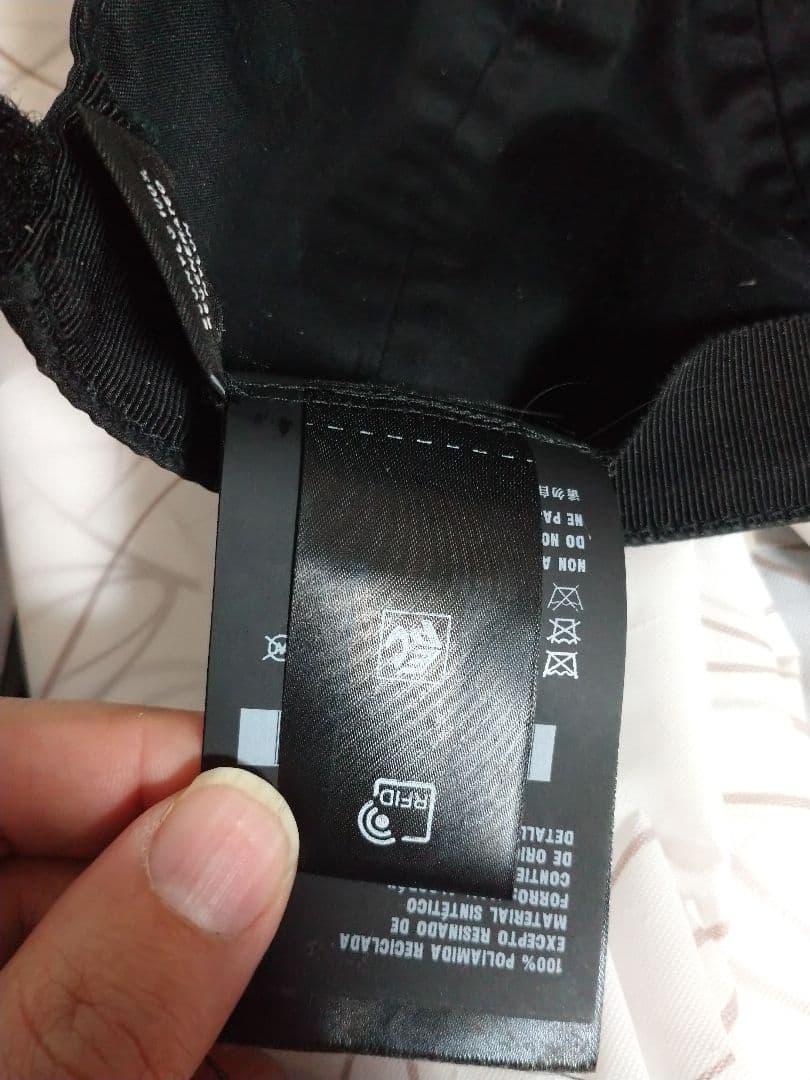 PRADA ベースボールキャップ