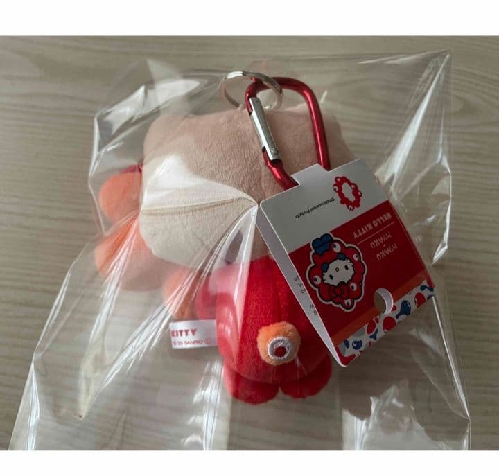 サンリオ　推しカラー　ぬいぐるみ　キティ クロミ　カラビナ