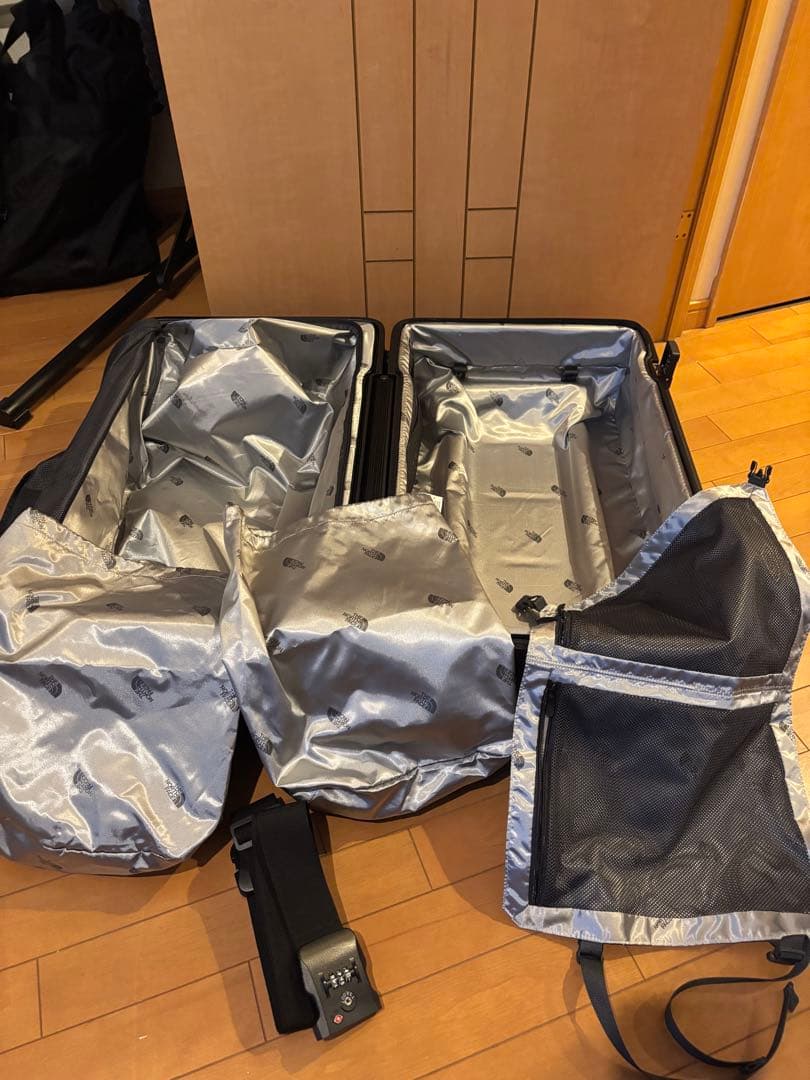 ノースフェイス　スーツケース　70リットル