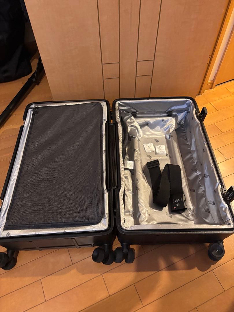 ノースフェイス　スーツケース　70リットル