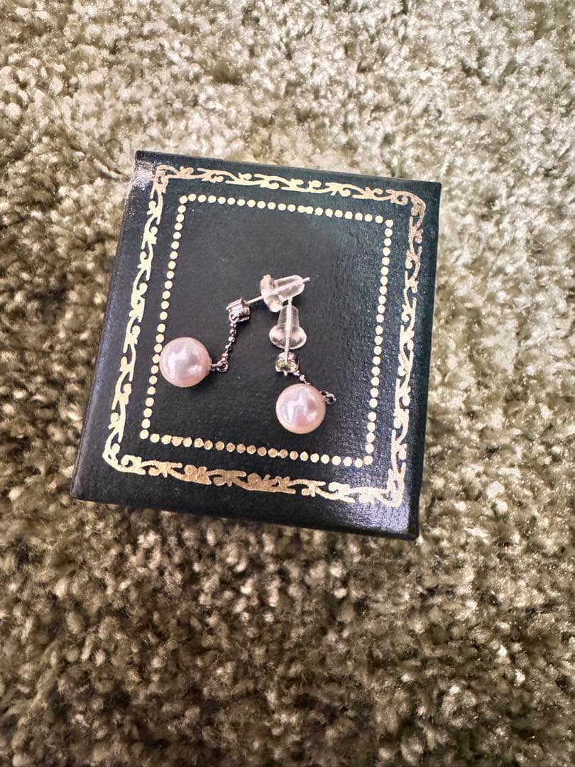 【エステール】K18WG アコヤパール　ペリドット　揺れる　ピアス