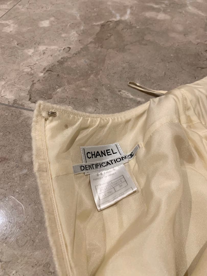 今週お値下げしています。シャネルの白いスカート