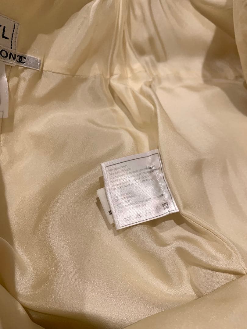 今週お値下げしています。シャネルの白いスカート