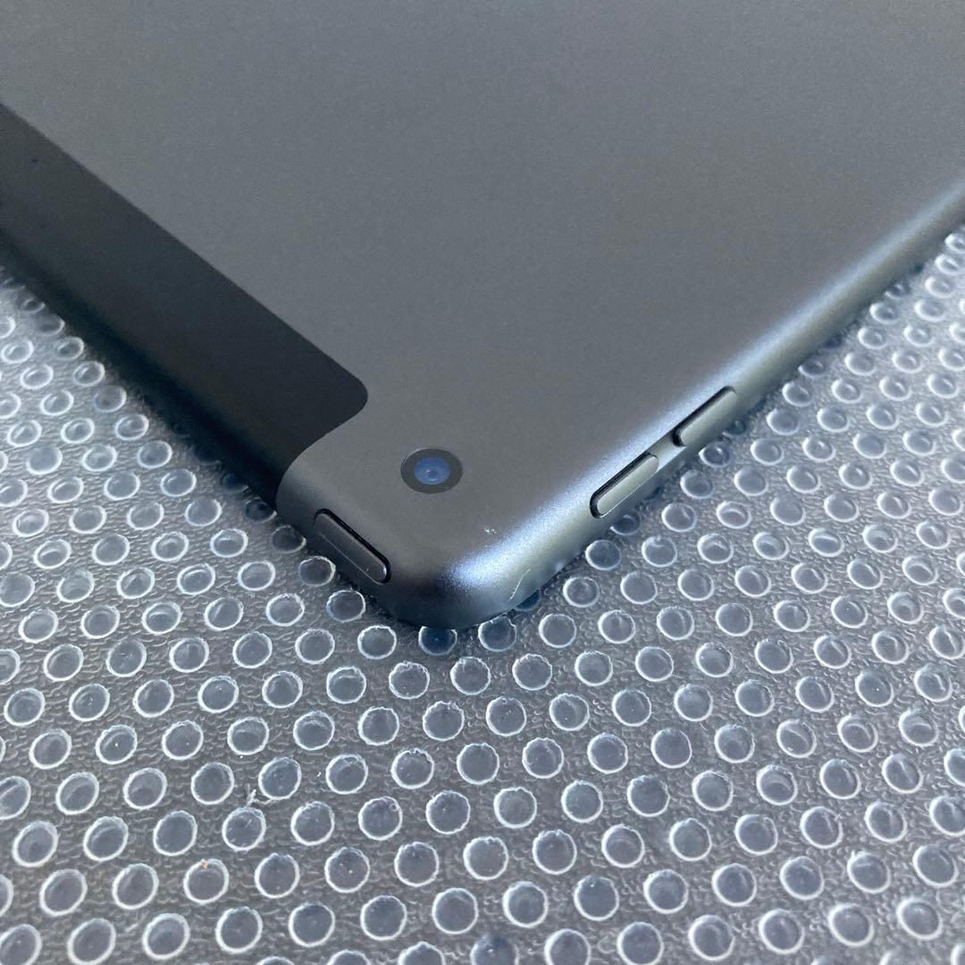 3588【早い者勝ち】電池良好☆iPad8 第8世代 32GB SIMフリー☆