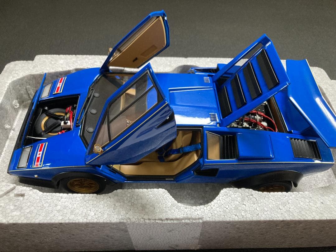 1/18 オートアート ランボルギーニ カウンタック ウォルターウルフ