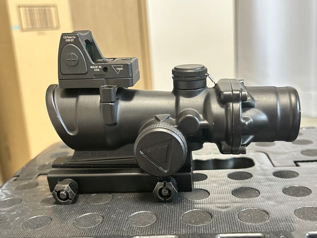 TA02 ACOG 4倍率 + RMR トリジコン スコープ レプリカ