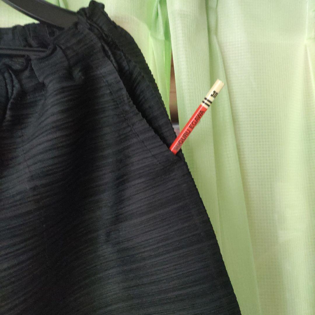 黒いサルエルパンツ ポリエステル素材